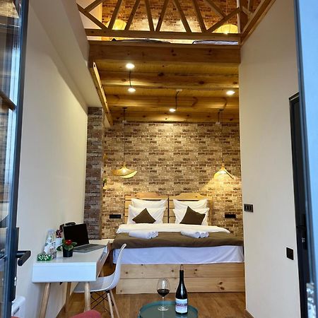 Berkri Gastro Yard & Guest House Jenokavan Kültér fotó