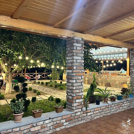 Berkri Gastro Yard & Guest House Jenokavan Kültér fotó