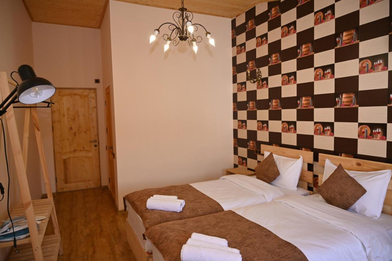 Berkri Gastro Yard & Guest House Jenokavan Kültér fotó
