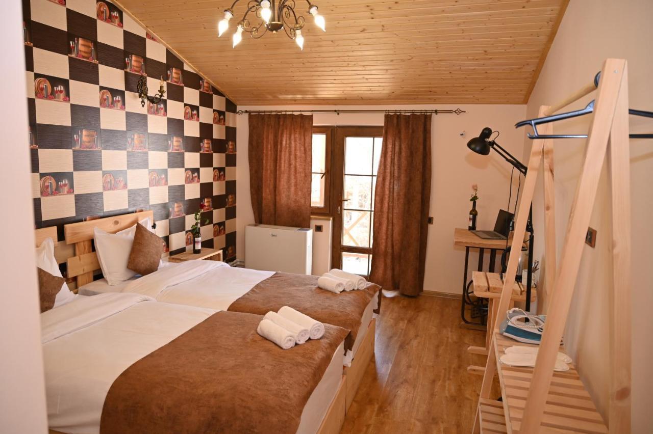 Berkri Gastro Yard & Guest House Jenokavan Kültér fotó