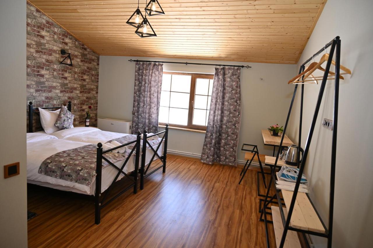 Berkri Gastro Yard & Guest House Jenokavan Kültér fotó