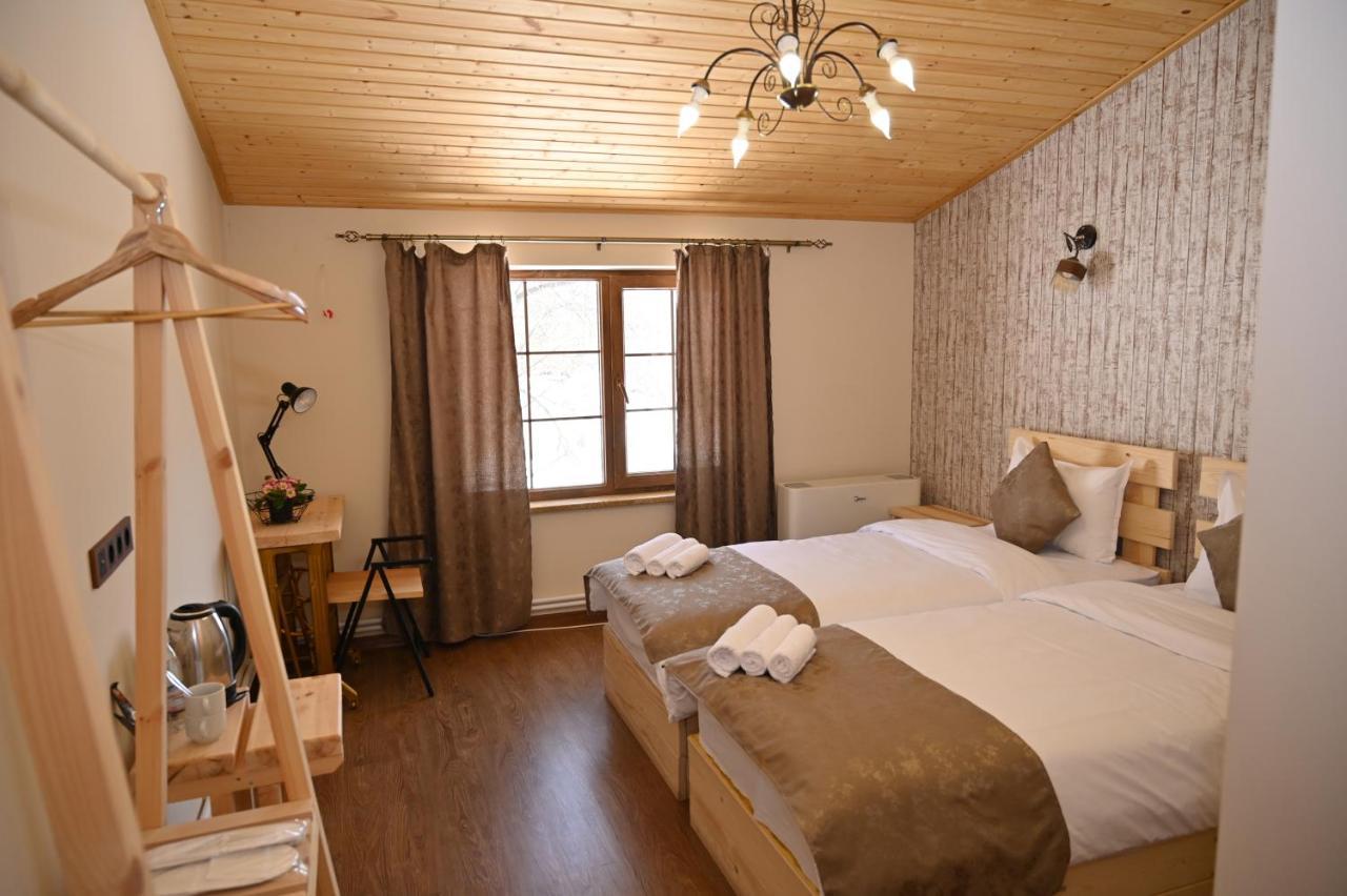 Berkri Gastro Yard & Guest House Jenokavan Kültér fotó