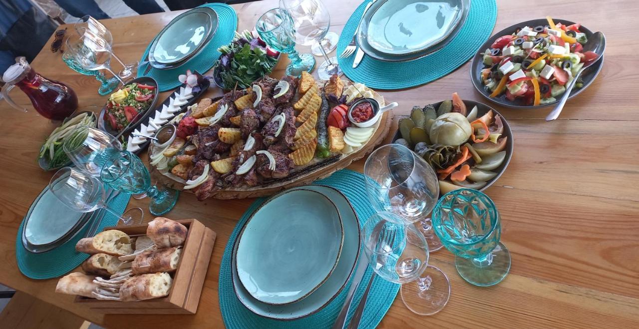Berkri Gastro Yard & Guest House Jenokavan Kültér fotó