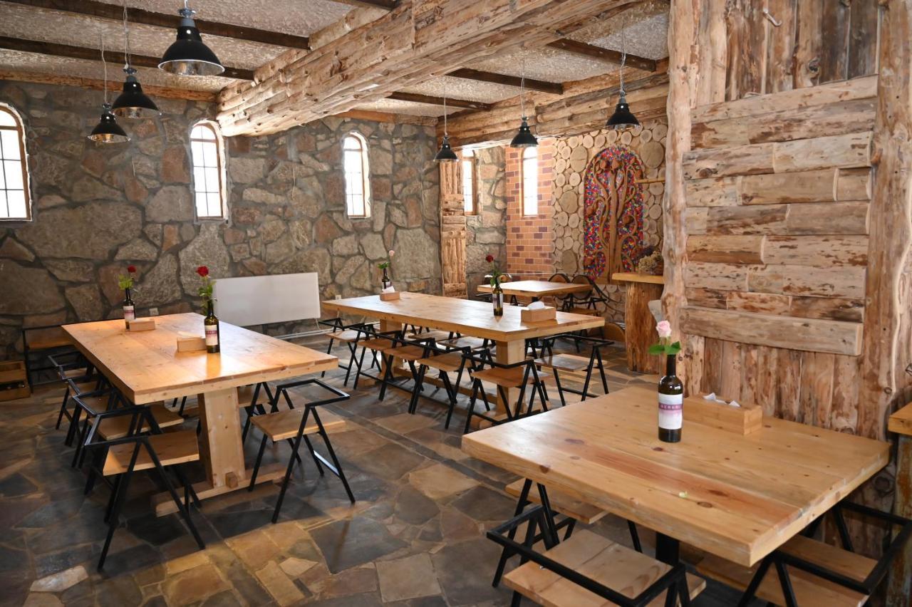 Berkri Gastro Yard & Guest House Jenokavan Kültér fotó