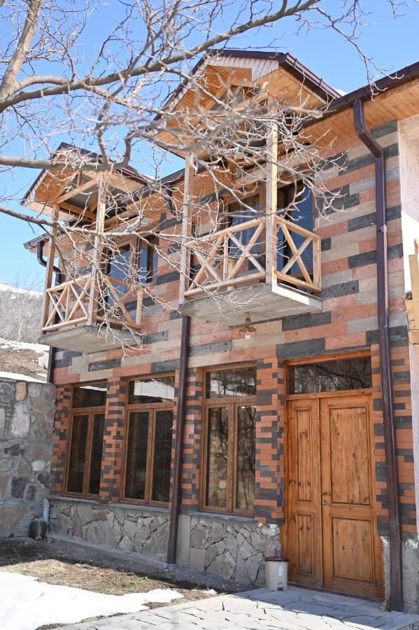 Berkri Gastro Yard & Guest House Jenokavan Kültér fotó