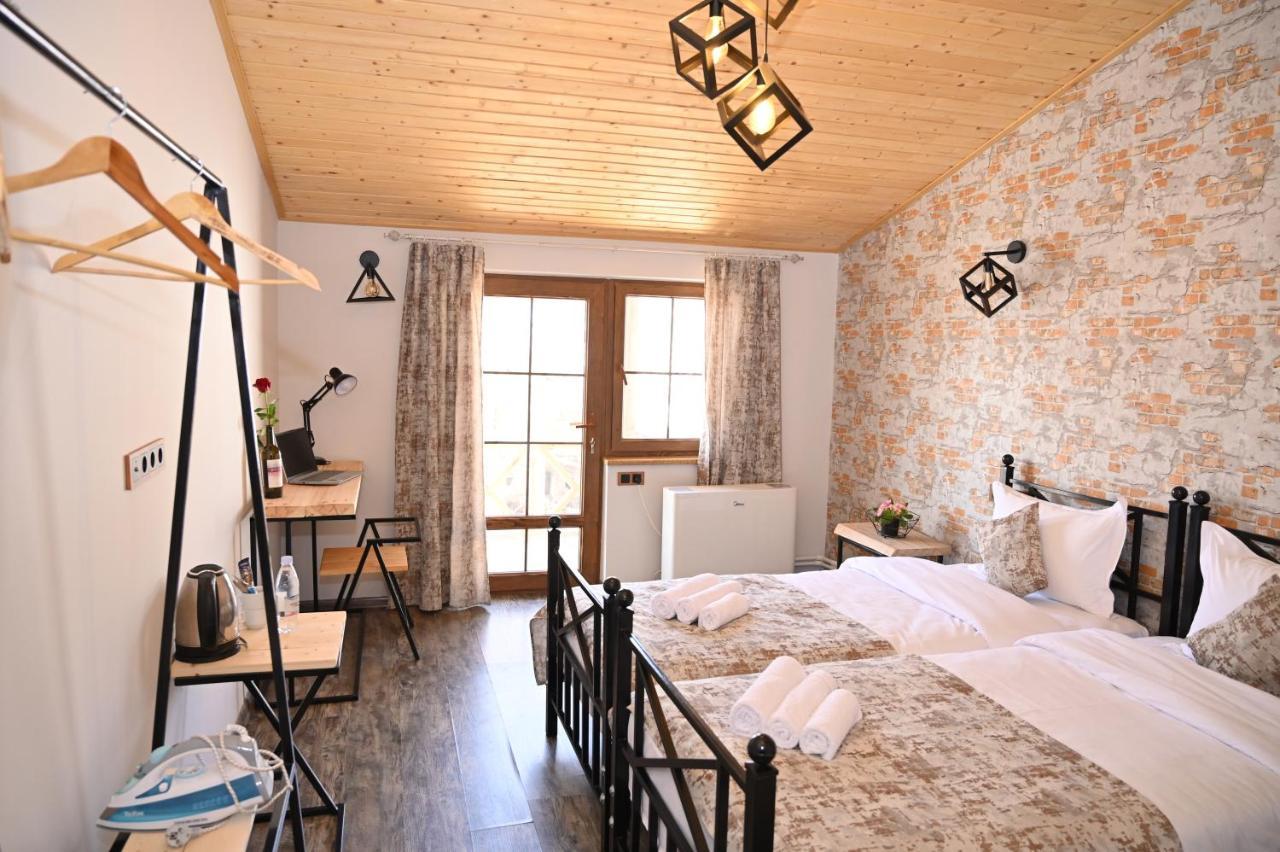 Berkri Gastro Yard & Guest House Jenokavan Kültér fotó