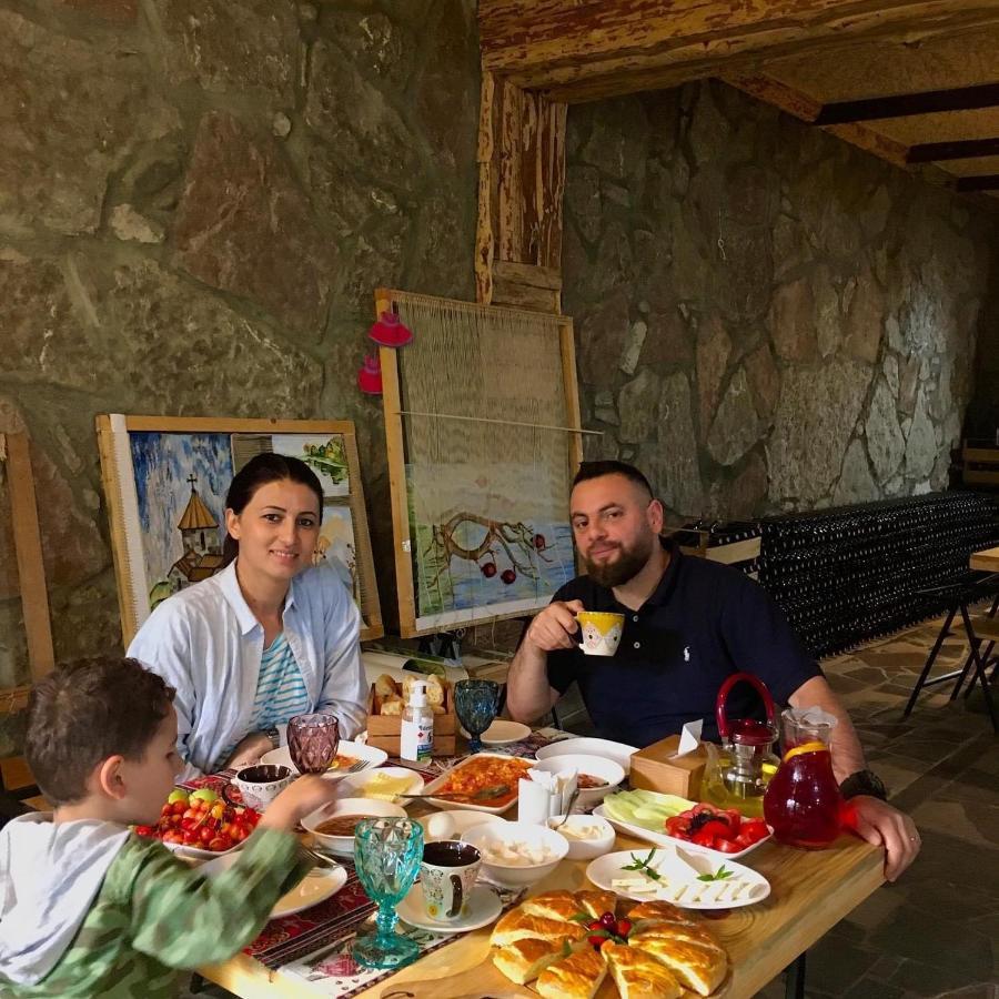 Berkri Gastro Yard & Guest House Jenokavan Kültér fotó