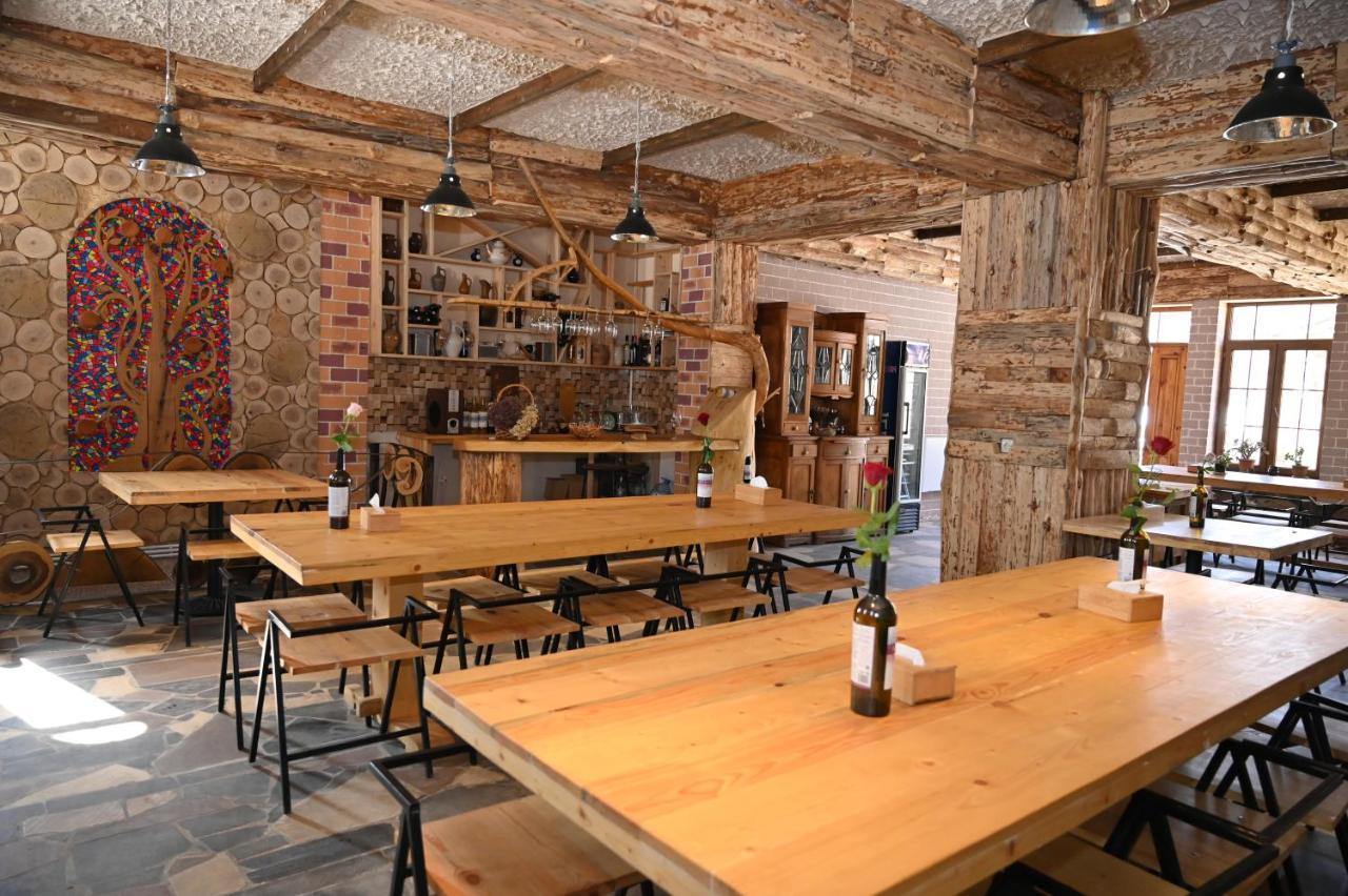 Berkri Gastro Yard & Guest House Jenokavan Kültér fotó