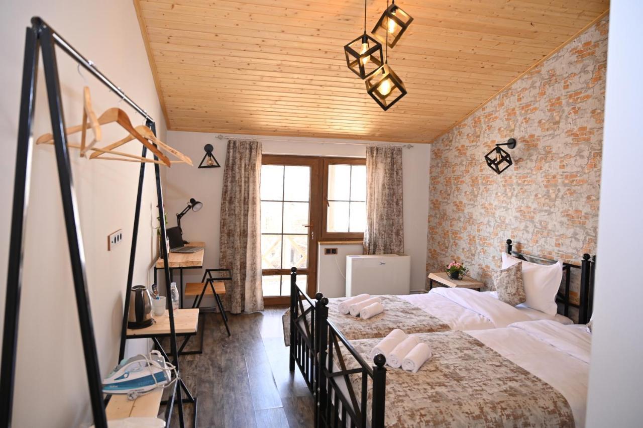 Berkri Gastro Yard & Guest House Jenokavan Kültér fotó