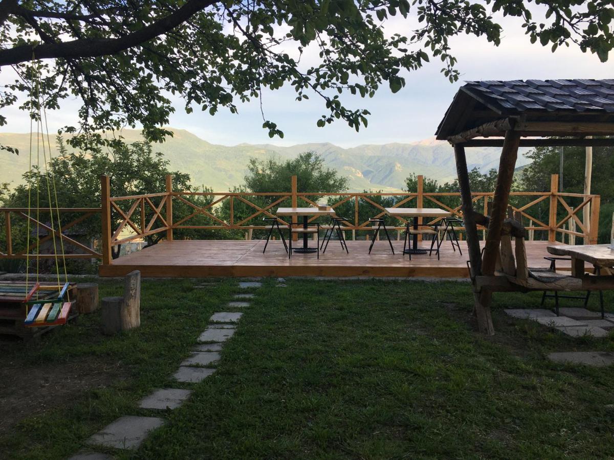 Berkri Gastro Yard & Guest House Jenokavan Kültér fotó