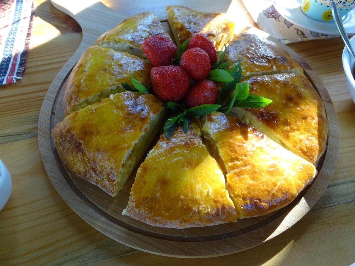 Berkri Gastro Yard & Guest House Jenokavan Kültér fotó