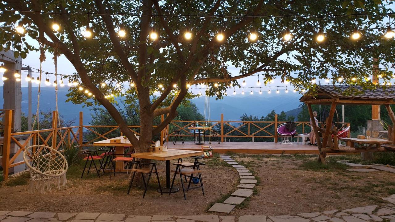 Berkri Gastro Yard & Guest House Jenokavan Kültér fotó
