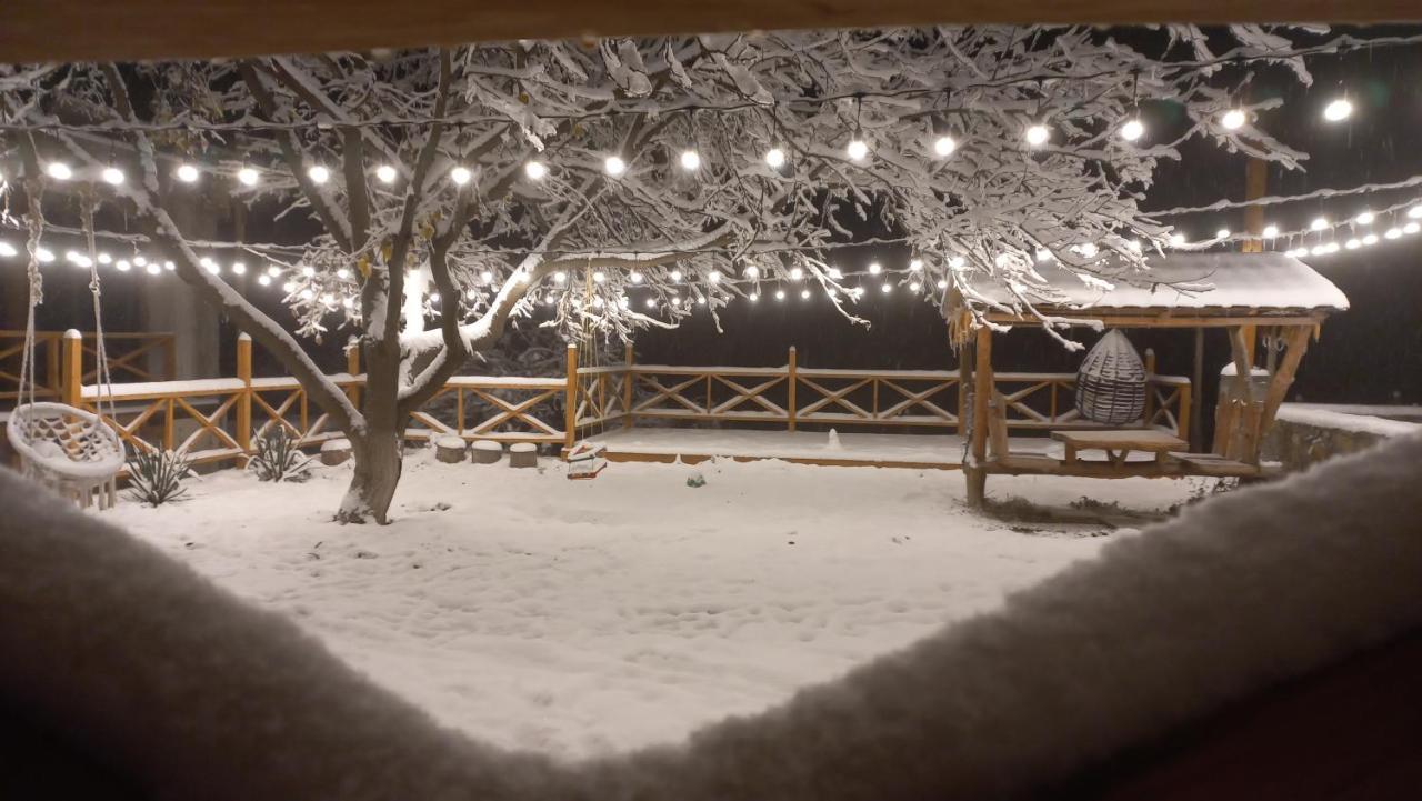Berkri Gastro Yard & Guest House Jenokavan Kültér fotó