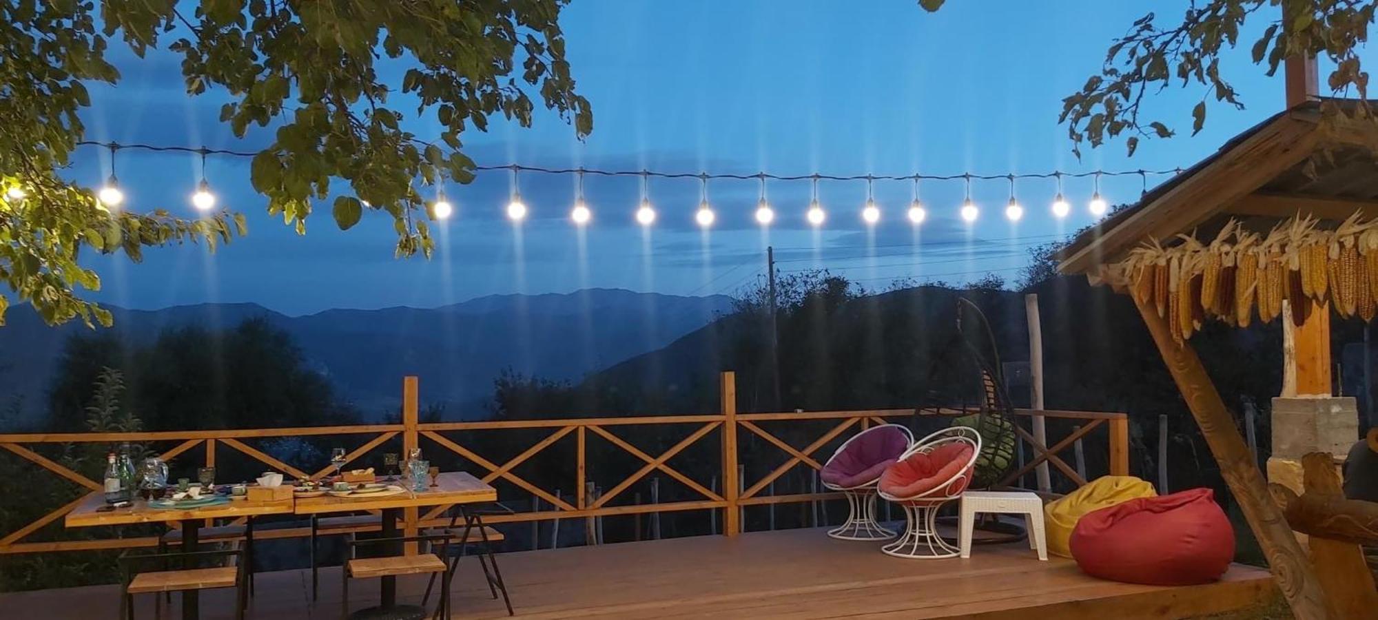 Berkri Gastro Yard & Guest House Jenokavan Kültér fotó