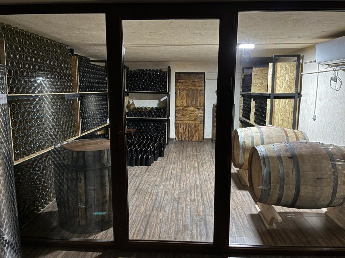 Berkri Gastro Yard & Guest House Jenokavan Kültér fotó