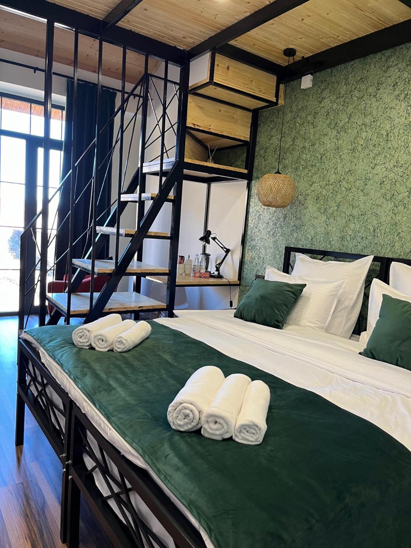 Berkri Gastro Yard & Guest House Jenokavan Kültér fotó