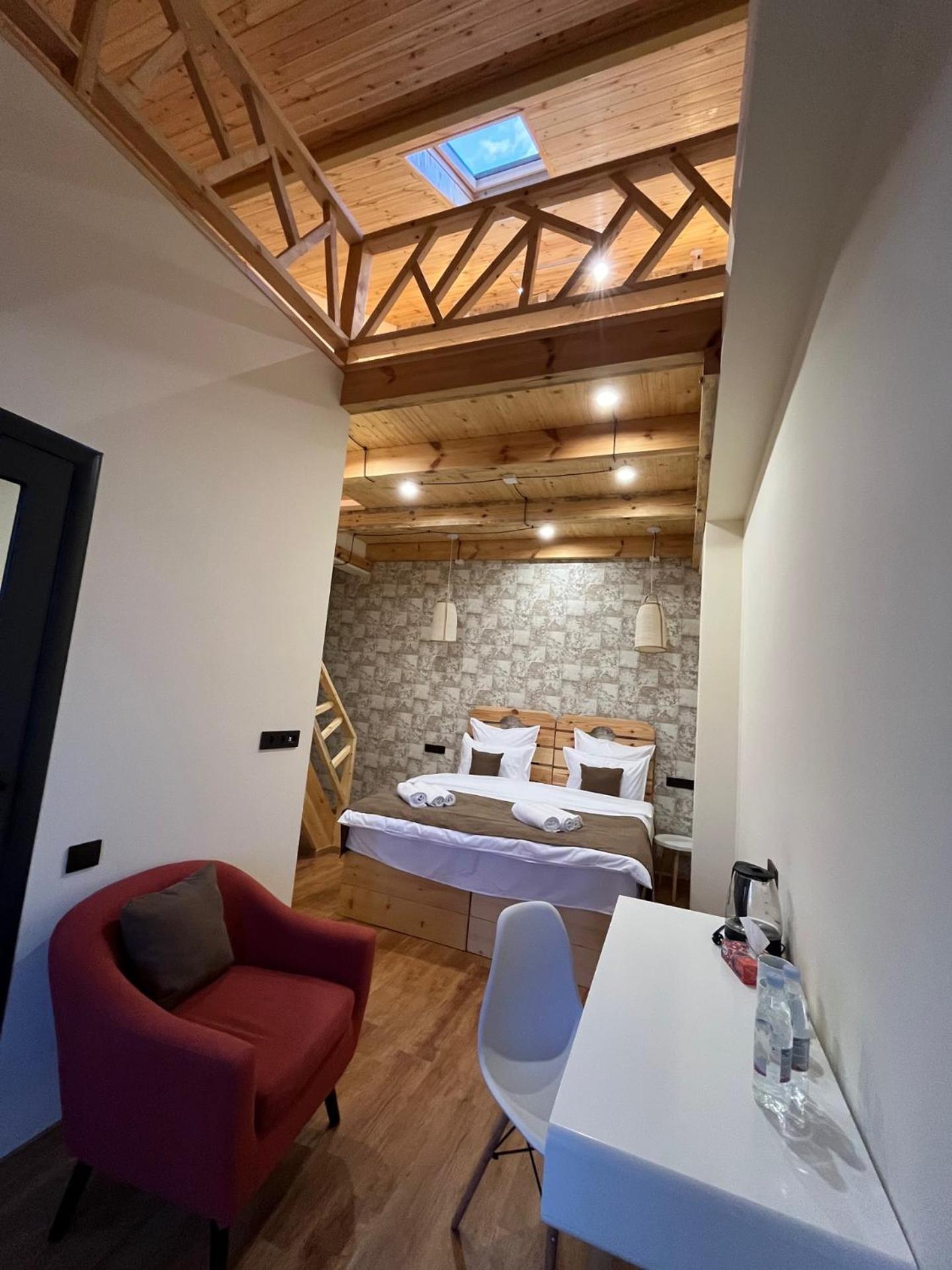 Berkri Gastro Yard & Guest House Jenokavan Kültér fotó