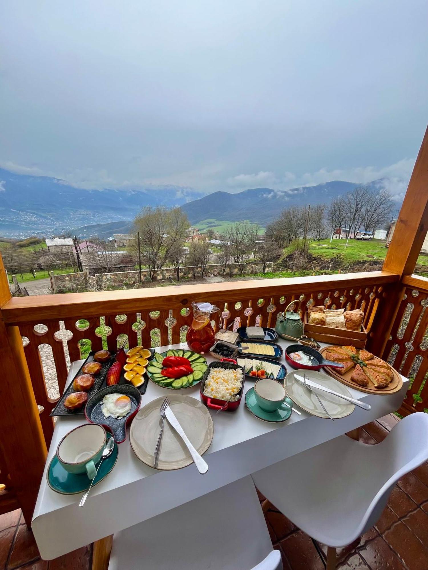 Berkri Gastro Yard & Guest House Jenokavan Kültér fotó