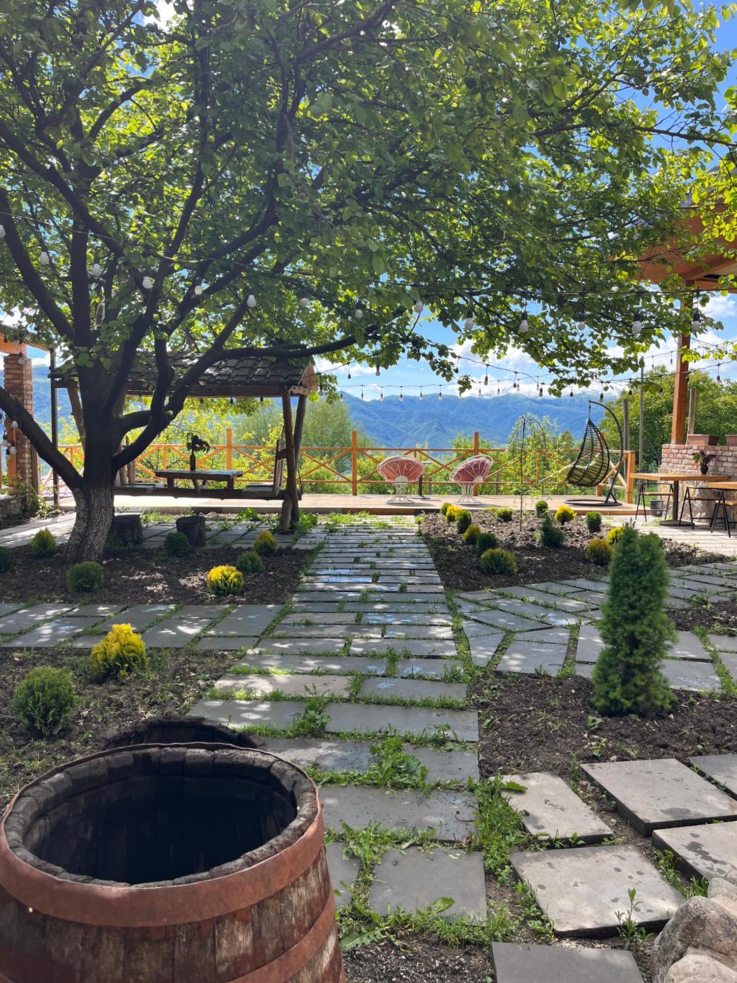 Berkri Gastro Yard & Guest House Jenokavan Kültér fotó