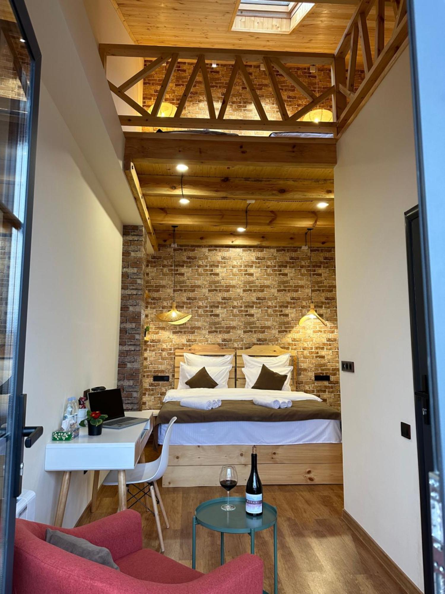 Berkri Gastro Yard & Guest House Jenokavan Kültér fotó