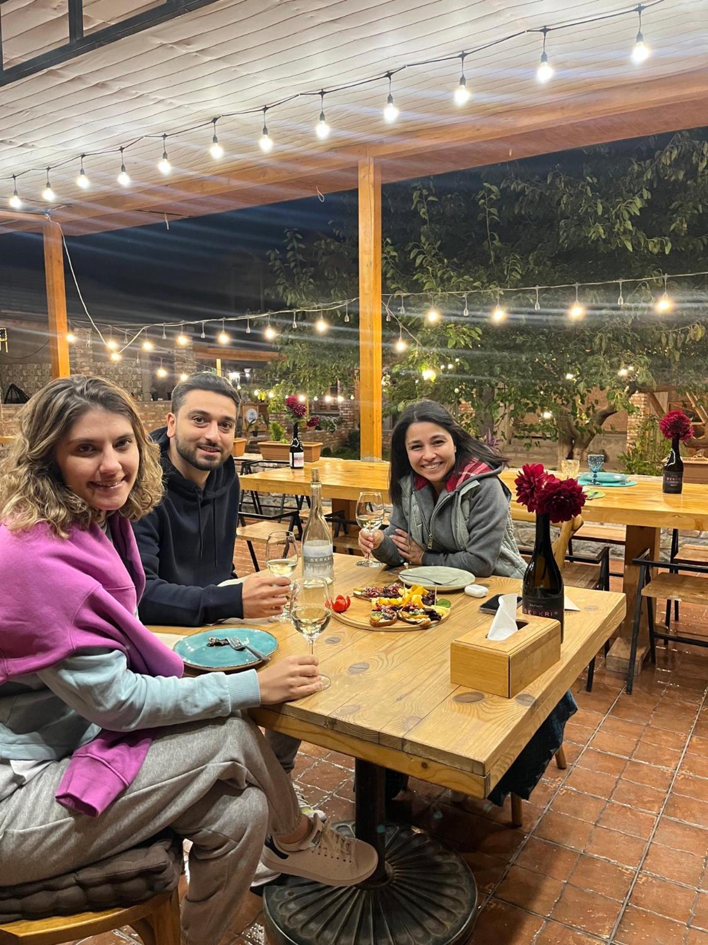 Berkri Gastro Yard & Guest House Jenokavan Kültér fotó